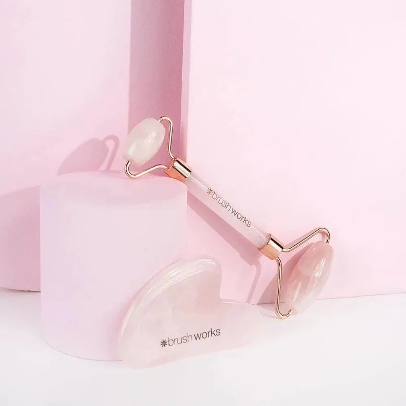 Set Rodillo Facial de Cuarzo Rosa y Gua Sha Brushworks