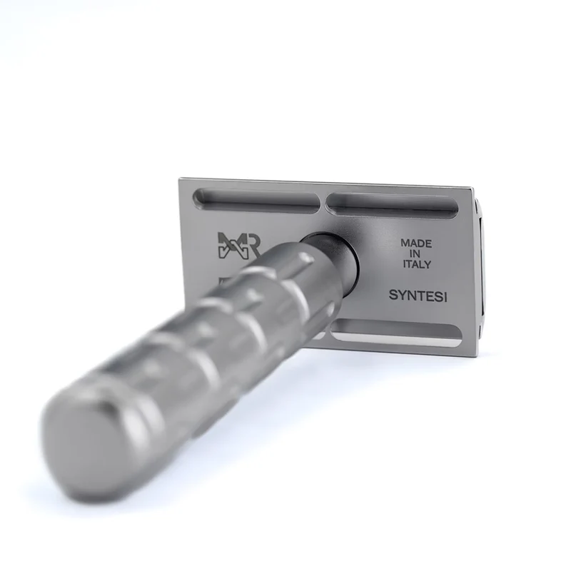The Goodfellas' smile Syntesi Stainless Steel Safety Razor 雙導向面 303不鏽鋼 剃鬚刀 ( 附送feather 刀片一盒 ）
