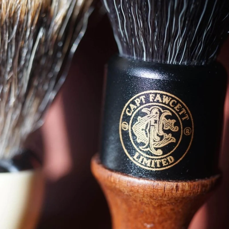 Captain Fawcett Wood Handle Faux Fur Shave Brush 人造纖維（仿獾毛）剃鬚刷