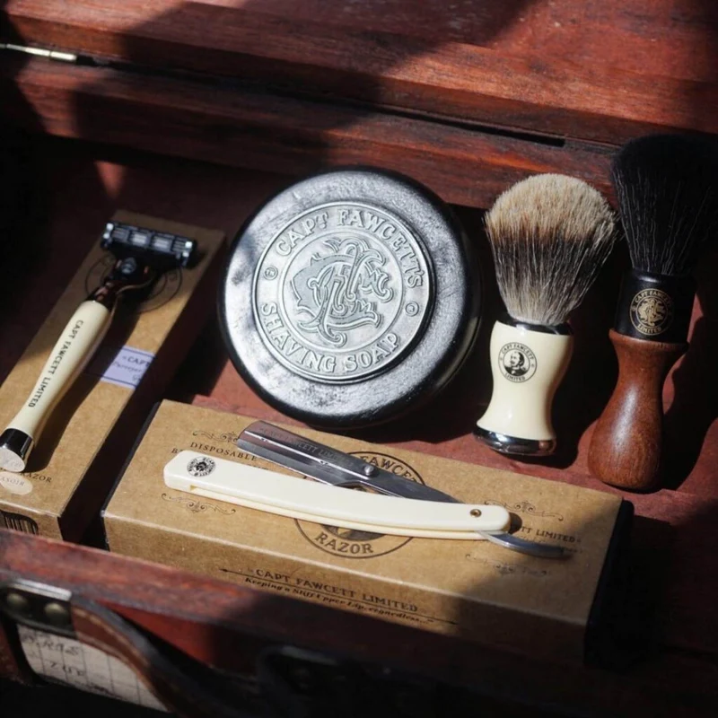 Captain Fawcett Wood Handle Faux Fur Shave Brush 人造纖維（仿獾毛）剃鬚刷