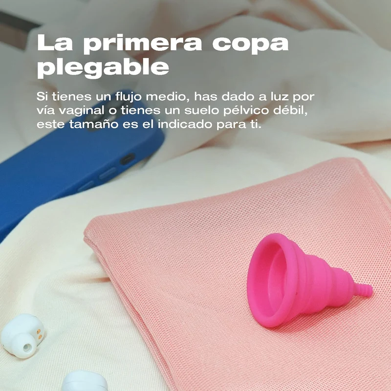 INTIMINA - Lily Cup Compact Copa Menstrual Plegable Talla A y B - Se Pliega y Cabe en su Estuche, Ideal para Viajar - 10 Horas, Silicona Médica