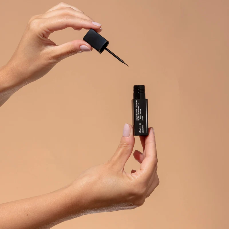 Delineador Liquido Para Ojos Negro 5ML Make B