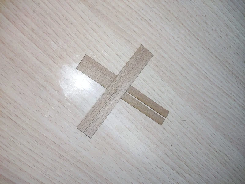MECHAS DE MADERA EN CRUZ
